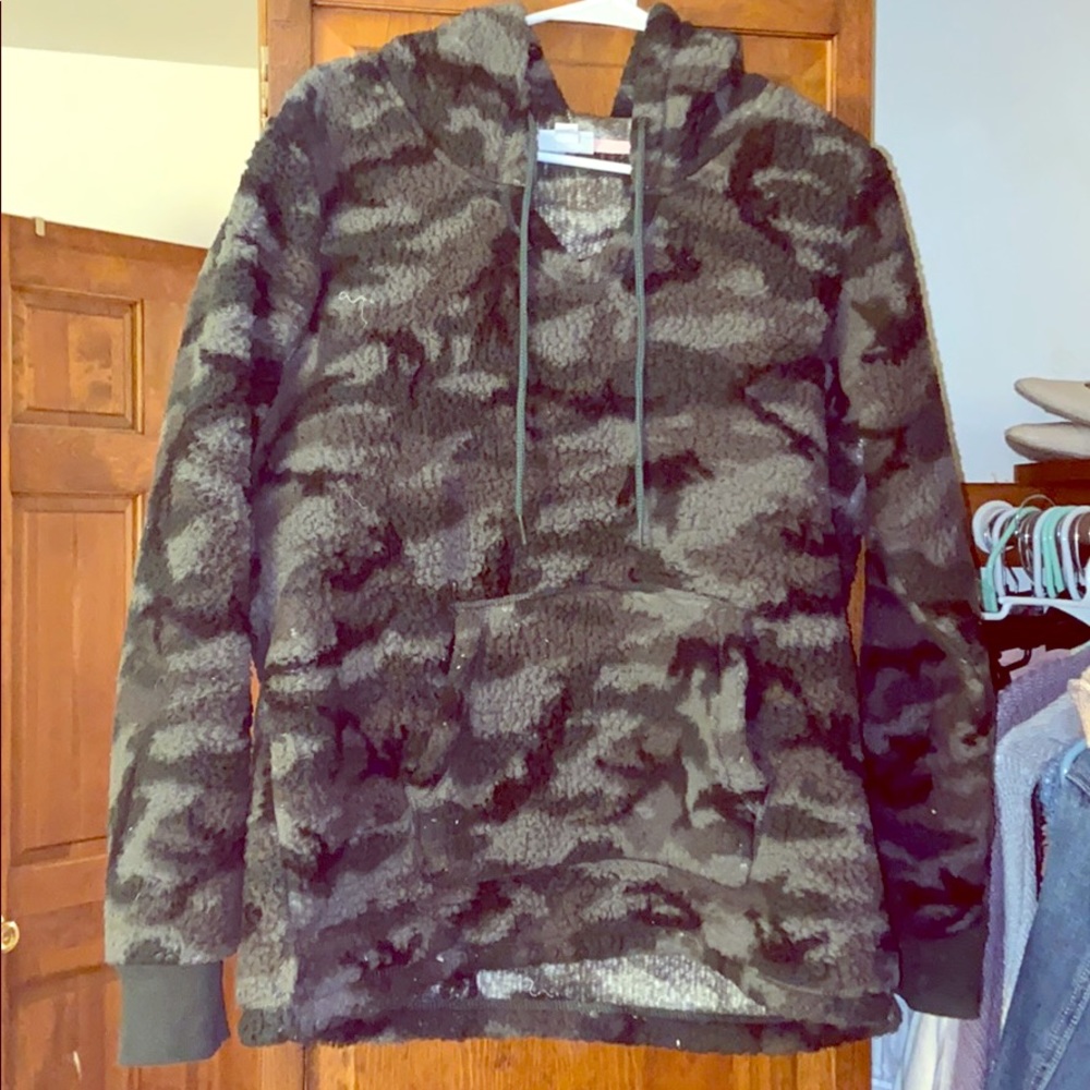 🖤💚Camo Sherpa Pull Over